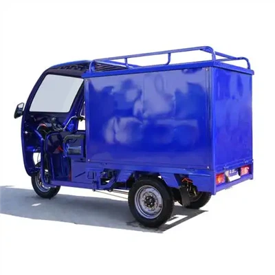 Natkriven električni teretni tricikl
